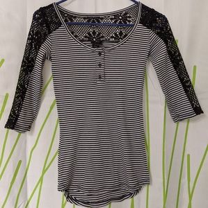 Rue 21 lace top size small